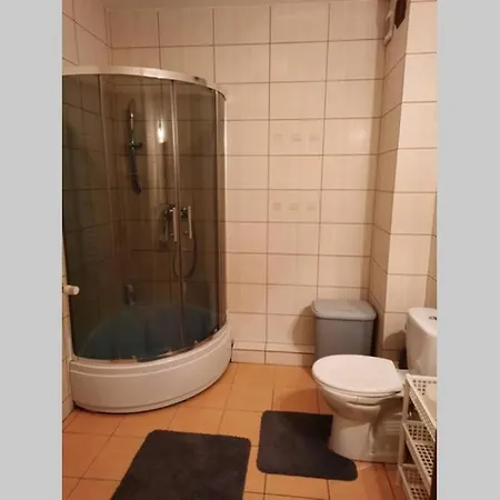 Mieszkanie Na Drzewie Z Ogrodkiem